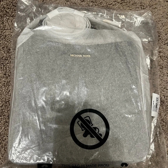 NWT Jet Set Travel Large Logo Messenger Bag - Picture 5 of 9